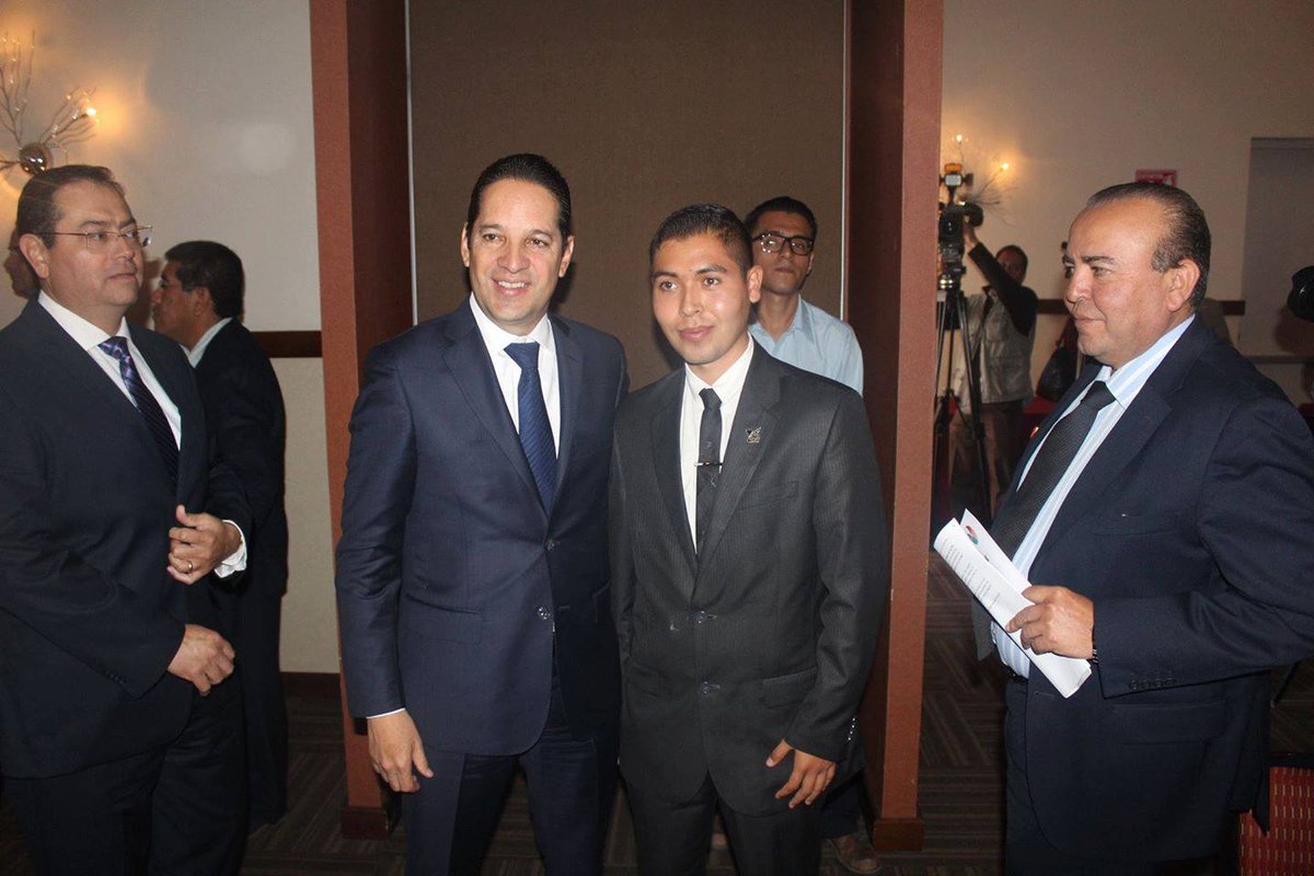 CanacoSjr's tweet photo. Javier Vega es electo tesorero de este organismo empresarial para el periodo 2017-2018. ¡Muchas Felicidades! https://t.co/j3Tb4qi43a