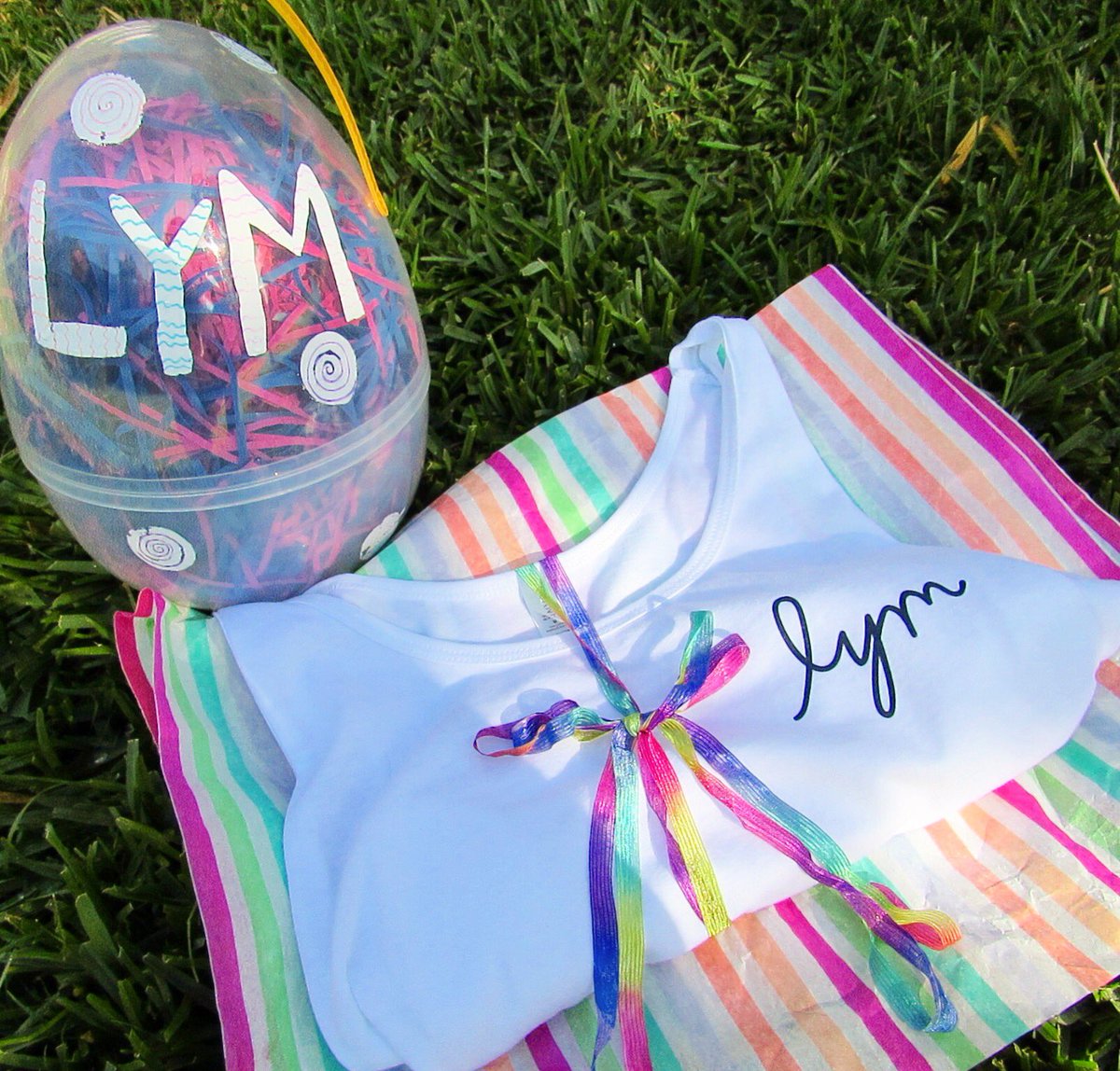 CSULBLYMCREW's tweet photo. Want to win a FREE tank top?? Find our crew on campus today holding this egg 🐰🐣💐You MUST show us that you liked this photo! https://t.co/sTbH81q0am