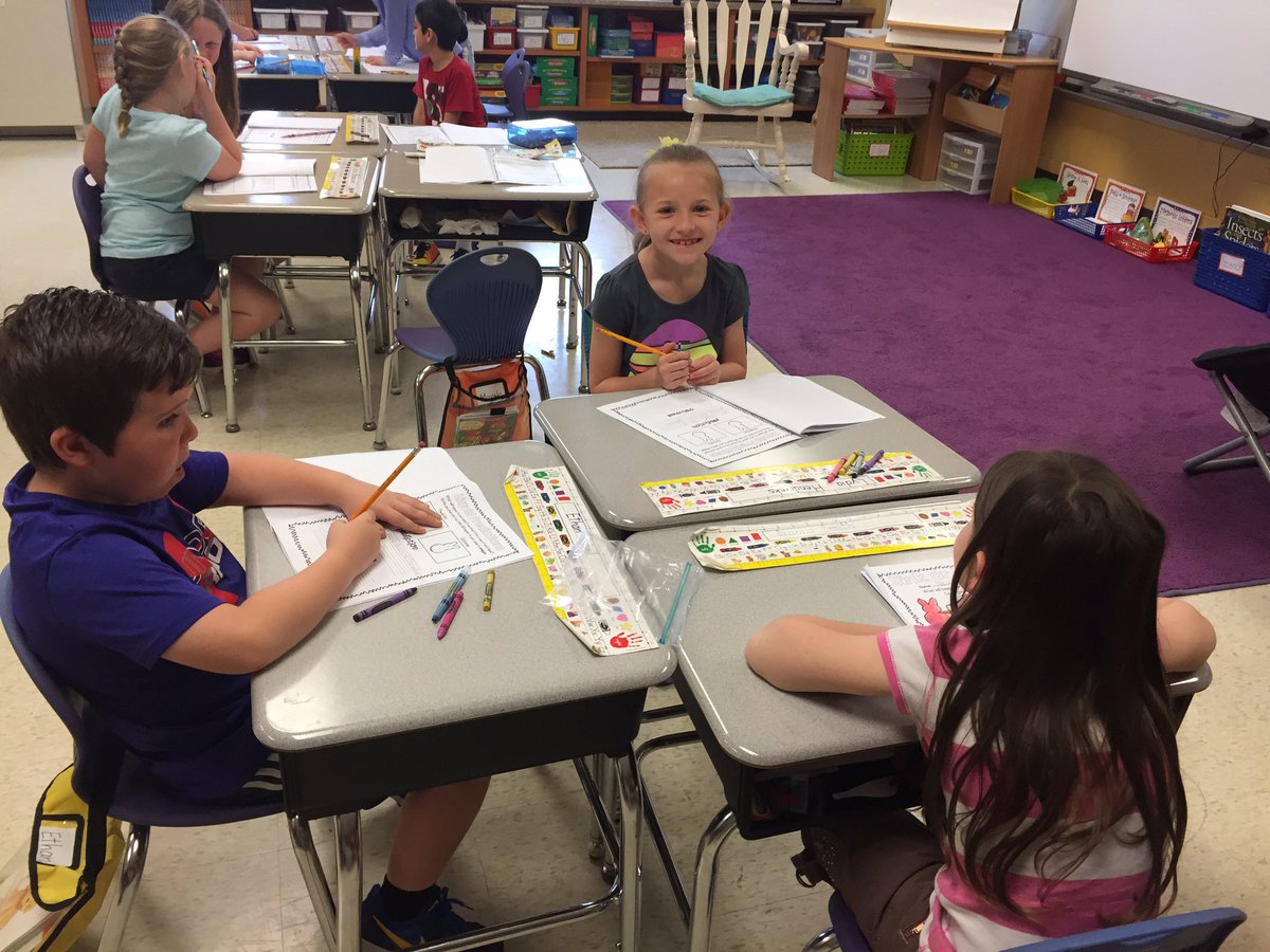 mrsgruberDES's tweet photo. Doing science with our "Peeps"! #colorfulsurprises #NYCSDstory https://t.co/lZux5fPnYe