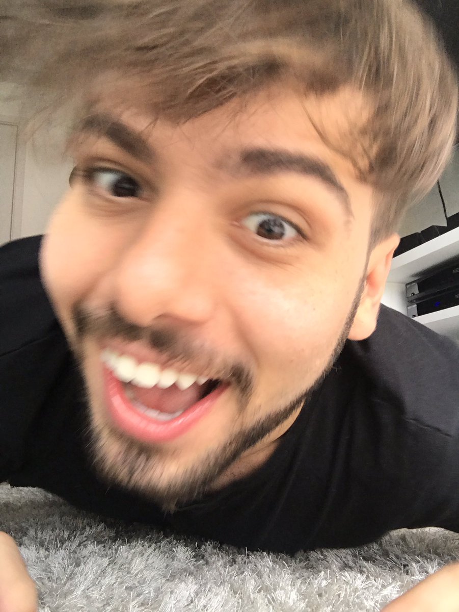 t3ddyyyyy's tweet photo. ontem fiquei o dia todo sem tuitar pq estava num processo de meditação / HOJE JÁ VOLTEI TERRIVEL,,,,,,,,,,,, https://t.co/nbWevC2gGq