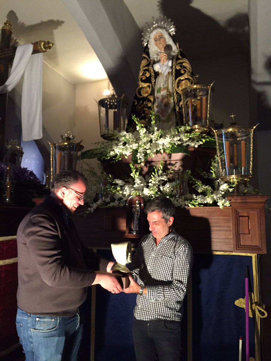 OFSCruzdesnuda's tweet photo. 25 años trabajando con @Rebeca_Floris ¡Gracias por tanto arte floral a nuestra cofradía durante estos años! https://t.co/dqJ02gVPXZ