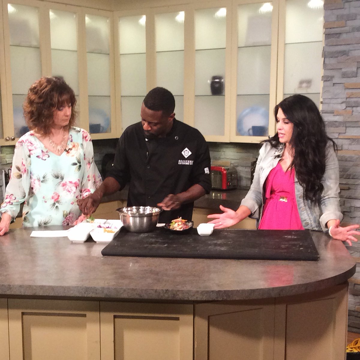 daytime20's tweet photo. Countdown is on to @GrandRiverShows Food &amp; Drink Show! @chefbeckford gives me a taste of what to expect: 1,3,5,11pm on #RogersTV #WRFD https://t.co/ng6O1nWrNL