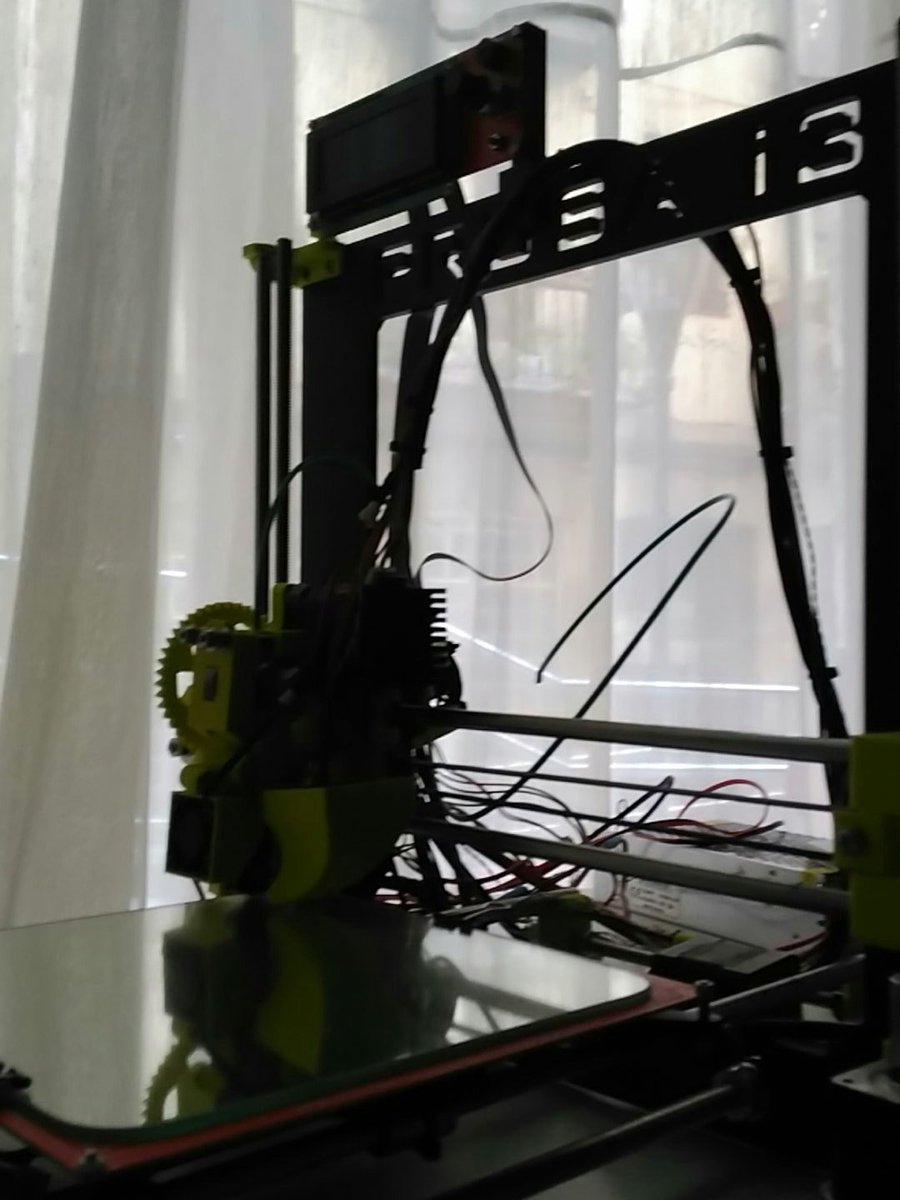 dildotarrak's tweet photo. Típico primer día filamento 1.45mm estrusor 3mm #top #3dhubs #3dprinting @hirikilabs @LaPepitaCoexist en ederto gaude! #Bilbao #sextech https://t.co/oBU52Y5cnL