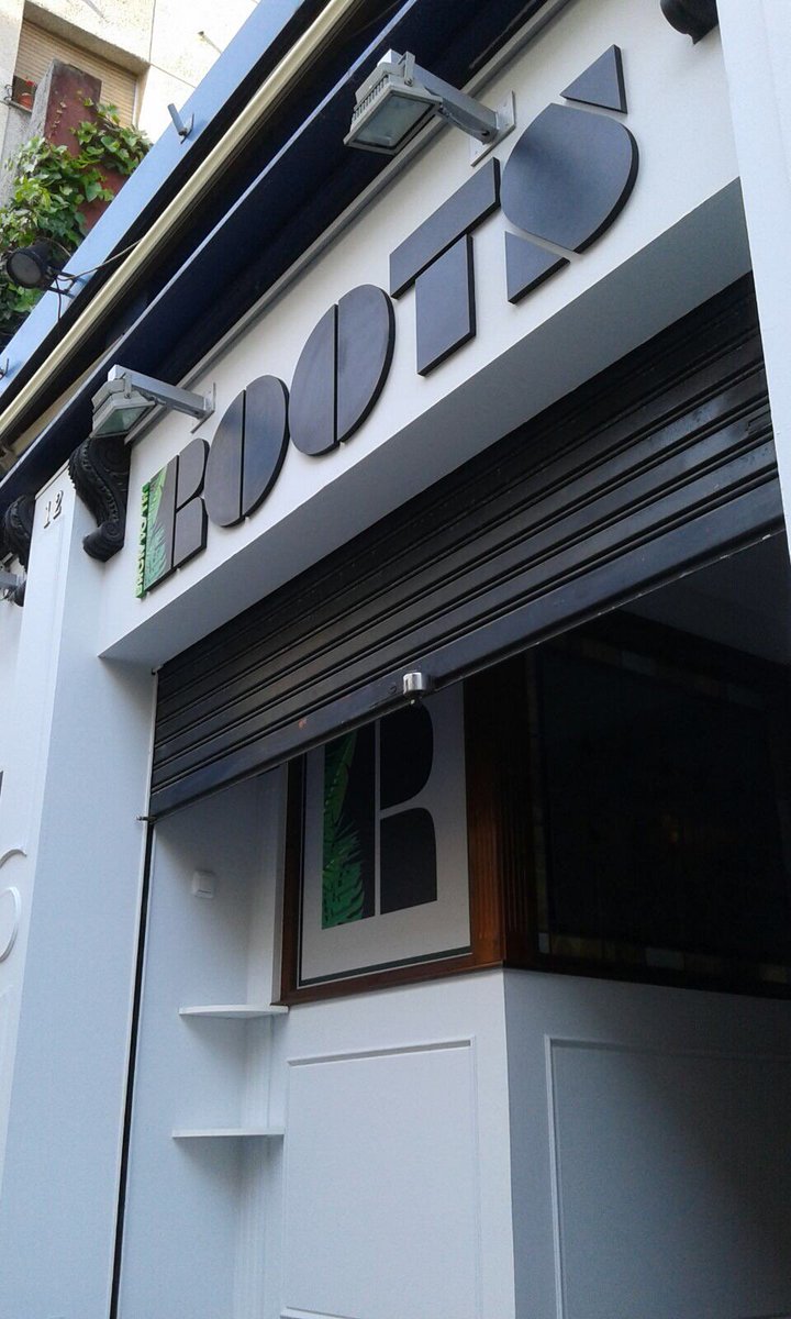 ContainerVisual's tweet image. El nuevo local de moda en #Santander ya tiene sus #letrascorpóreas. Larga vida a #backtotherootssantander. Nos vemos en los bares:-D