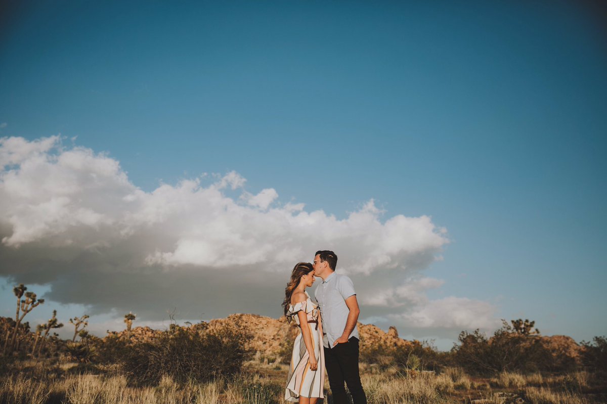 KellyWood_Photo's tweet photo. Beautiful couple in a beautiful location #joshuatree https://t.co/TPUwhODD0i