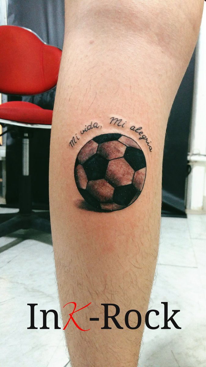 inkrock2014's tweet photo. #pelota #pelotatattoo #futbol #futboltattoo #Ink_rock #tattoostudio #amorporelfutbol #ink #tatuaje #lomasdezamora #tatuajesenlomasdezamora https://t.co/GcAdmlNhUp