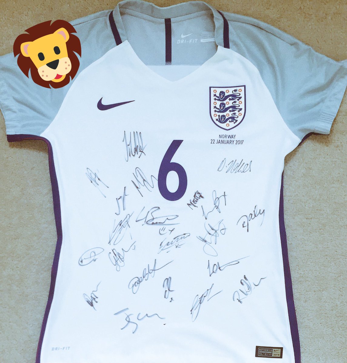 JoPotter8's tweet image. Boots back on &amp;amp; feeling good! So... Who wants to win my @England @Lionesses signed shirt??? All you have to do is RT 😁👊🦁 #ENG #fierce #win