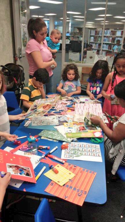 ArlingtonVALib's tweet photo. Yesterday Ms. C showed kids at Columbia Pike how to use scrapbooking to capture their favorite things #springbreakatthelibrary https://t.co/f2v5SiEmj4