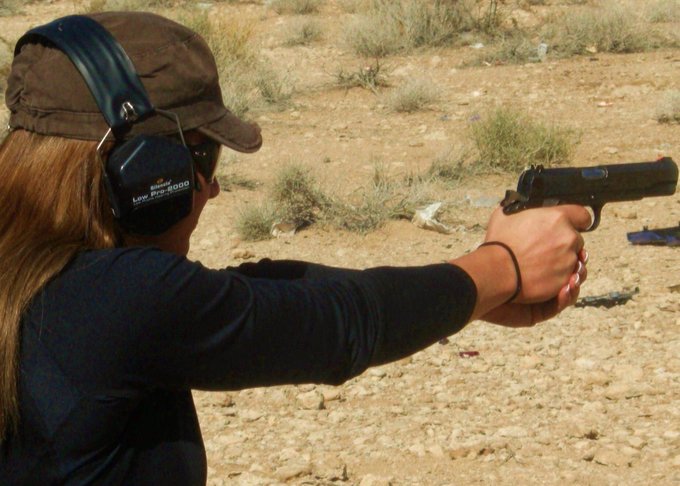 Fun in the sun, playing with Guns&hellip;.gotta love Vegas! #Boss #nikki #jackson https://t.co/7liYrErdVE<a href="/tag/boss"class="tags"><span>#boss</span></a><a href="/tag/nikki"class="tags"><span>#nikki</span></a><a href="/tag/jackson"class="tags"><span>#jackson</span></a>