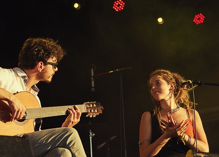 Era cantaira aranesa Alidé Sans actuarà en Naua York era velha de Sant Jòrdi.
Ei eth 1èr còp qu'era lengua aranesa ei presenta enes EEUU.
