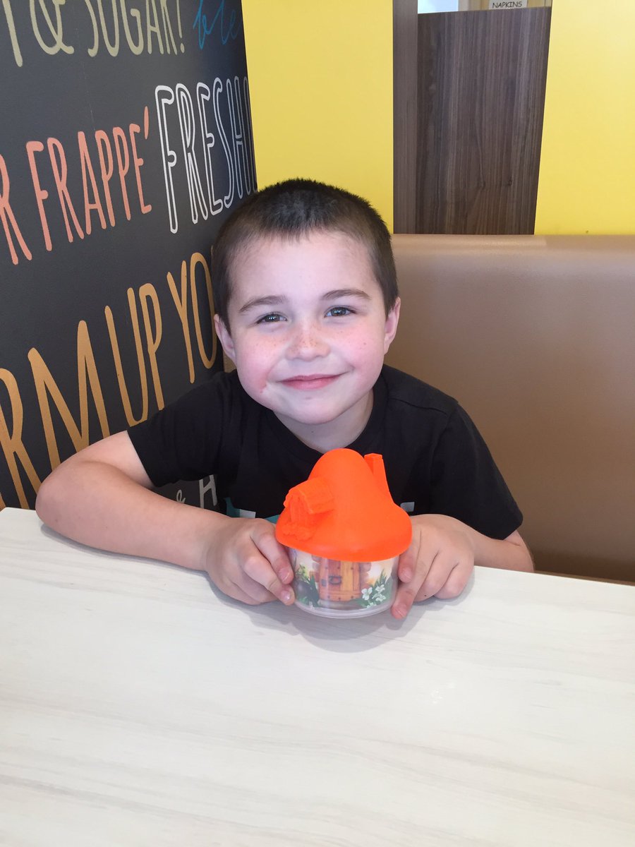 taijimmer's tweet photo. I love my new toy #McDonalds #smurfhouse https://t.co/u9jYAtQ9s8