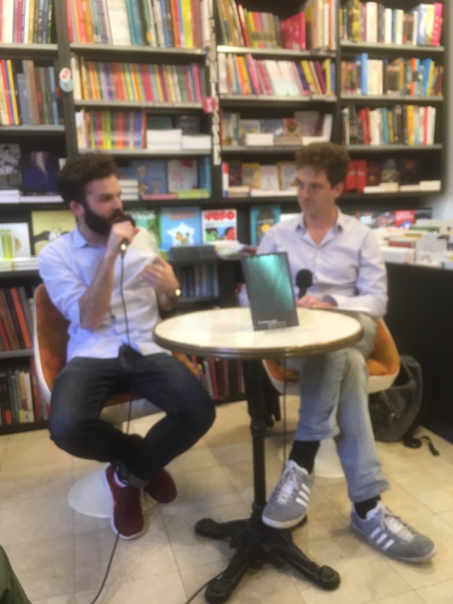 L214's tweet photo. "Le véganisme est inéluctable" Lancement du livre V comme vegan de Théo Ribeton aux @EditionsNova #vegan @theoddore https://t.co/qNhNLRCPmM