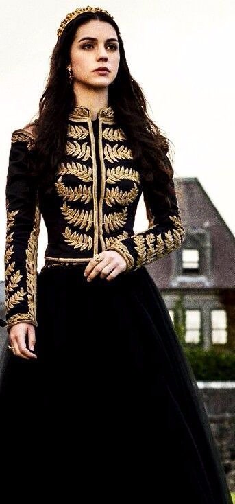leavemeathemoon's tweet photo. REIGN IS BACK ON NETFLIX π This woman is so beautiful π @AdelaideKane #adelaidekane #reign #reignseason3 https://t.co/jAmQhhG1Zx