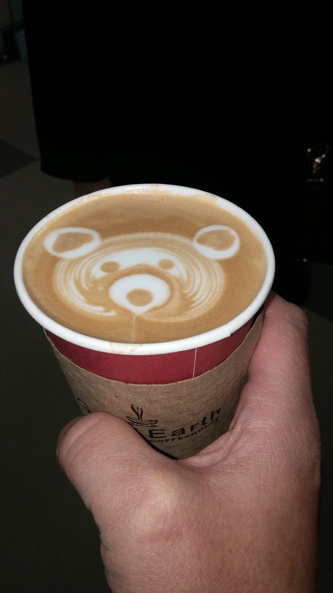 CocoEli's tweet image. Latte art at its best! #TooCuteToDrink @GoodEarthCoffee @SouthHealthCampus