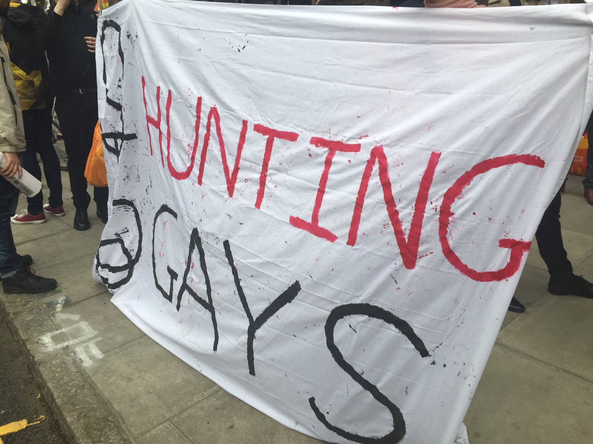 edwardclarke's tweet photo. Cars hooting in support of LGBT protest outside Russian Embassy in Notting Hill Gate https://t.co/UJZRwNd8fY