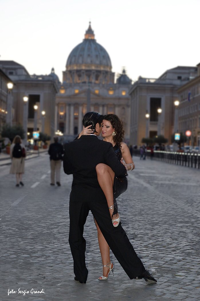 GrandiSn's tweet photo. Facundo Gallo y Laura Grandi. Roma https://t.co/vRhsRKWCGg