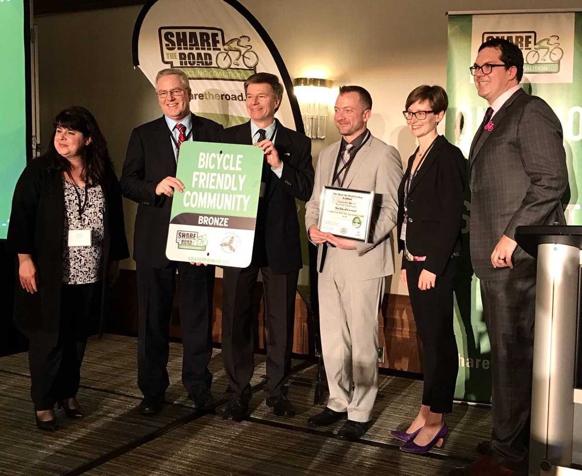 #obs17 Glad to receive Bike Friendly Community award on behalf of <a href="/cityofcornwall/">City of Cornwall</a>. w @DarrellBlakely <a href="/JimMcDonell/">Jim McDonell</a>