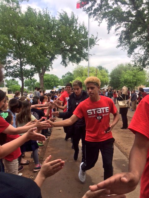 coyote_soccer's tweet photo. Great send off to State from WFHS &amp; Crockett Elem., the guys are grateful &amp; ready! 🏆
Pics c/o @photosbytorin &amp; @WFISDschools https://t.co/LYygnvRCcU