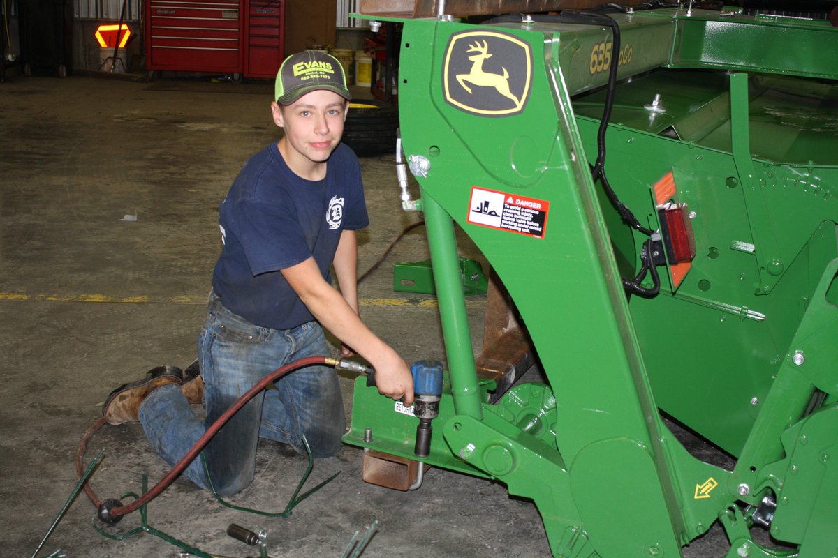 CTSSectoo's tweet image. 2016-2017 Job Shadowing Program @ClintonTechSch is underway.  Chuck from @LakelandVikings shadowed at Heritage Tractor.