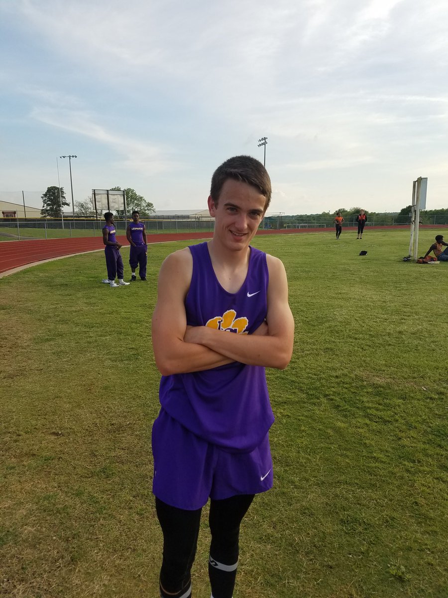 coachp_3cpa's tweet photo. Varsity Runner up in the Pole Vault @KyleTruss 
#FeartheRod #BeFearless https://t.co/K07EnH88x9