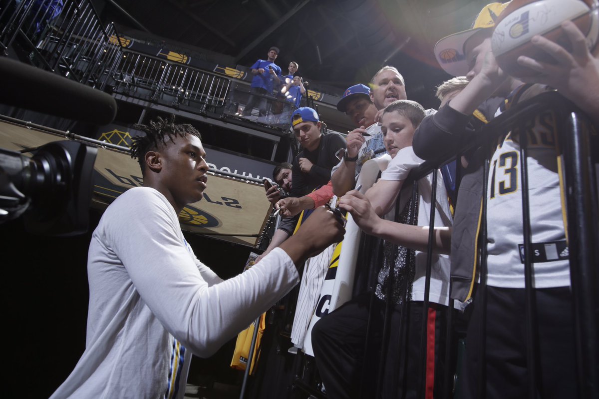 Pacers's tweet photo. Taking a minute to say #ThanksPacersFans on Fan Appreciation Night presented by @IndMembersCU. https://t.co/orqZqqzdxR