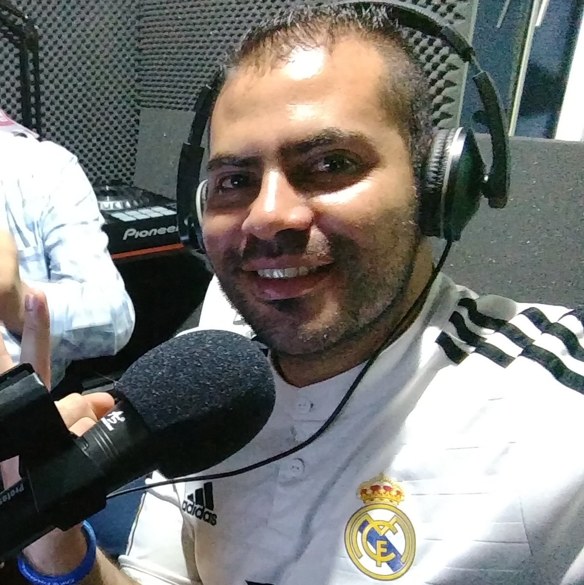 JohannEscobar7's tweet photo. Hala Madrid, vamos por la estrella 12 en la Champions League! ⚽🎧🎙 #12Real @OndaRadioCo https://t.co/ooPucMEoZi