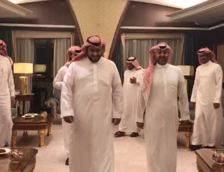 lnsas's tweet photo. @FahadMSaud لقاء قطبي الطيران في السعودية الامير تركي بن مقرن والامير الطيار فهد بن مشعل حيث زار الامير تركي الامير فهد بن مشعل هذا اليوم. https://t.co/rCXnuKZ16p