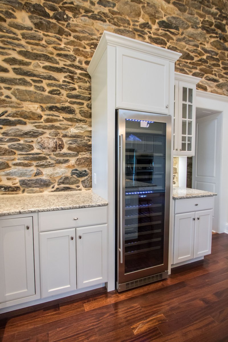 MacCordBuilders's tweet photo. This is for all the wine drinker's out there. Our client designed their entire kitchen around this fridge. We loved it! #winewednesday https://t.co/uutPYEyDHA