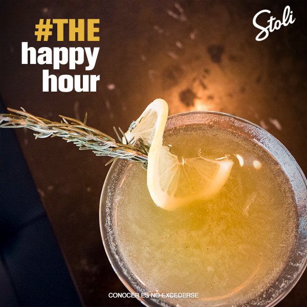 StoliMx's tweet photo. No es un martini cualquiera, es #THEMartini. Con limón, romero y #StoliTHEVodka. Lo puedes encontrar en @BowieMX. https://t.co/tdkSd7amQ0