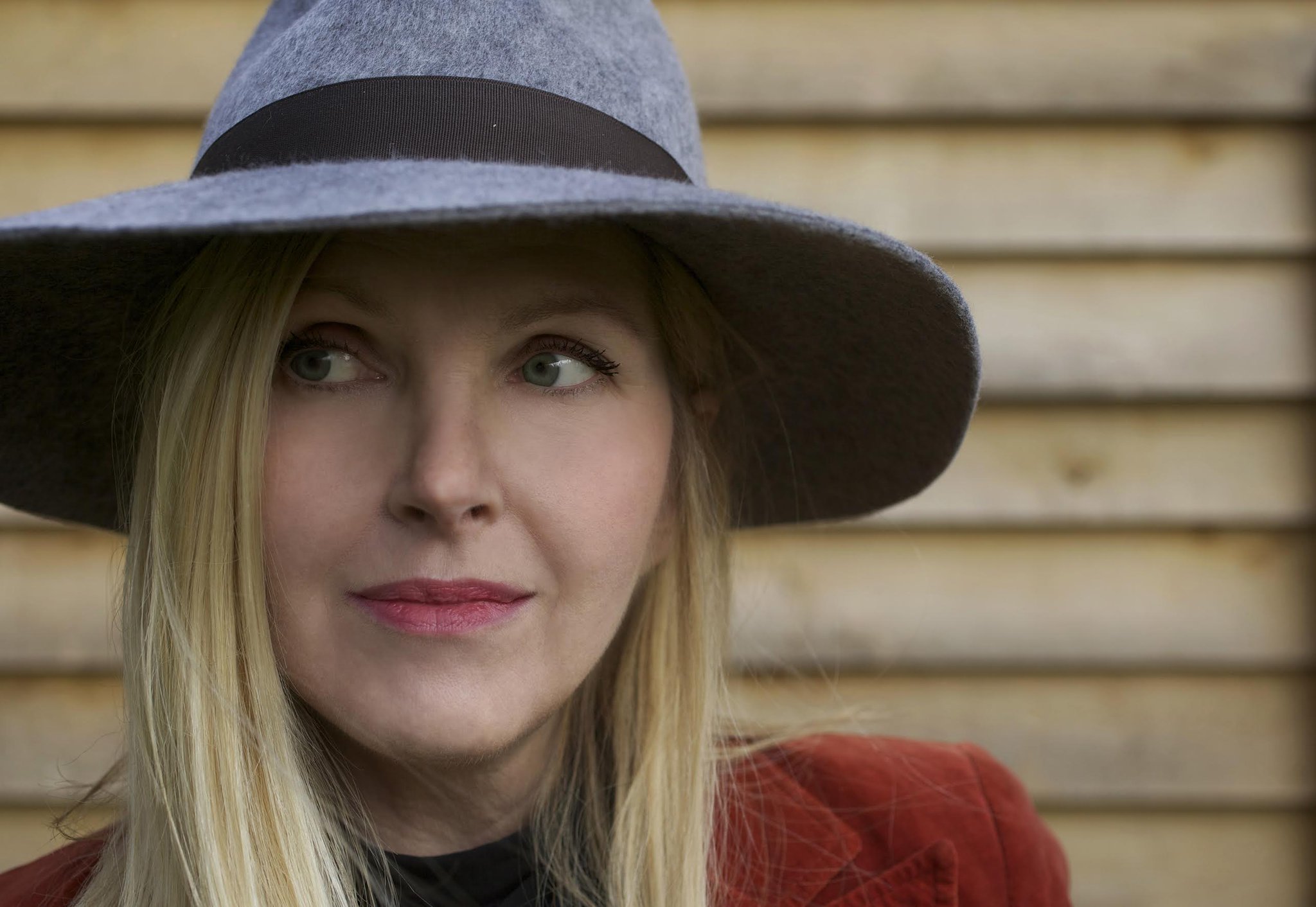 Happy 50th Birthday to Sarah Cracknell of Saint Etienne 

Nothing can Stop Her :D 