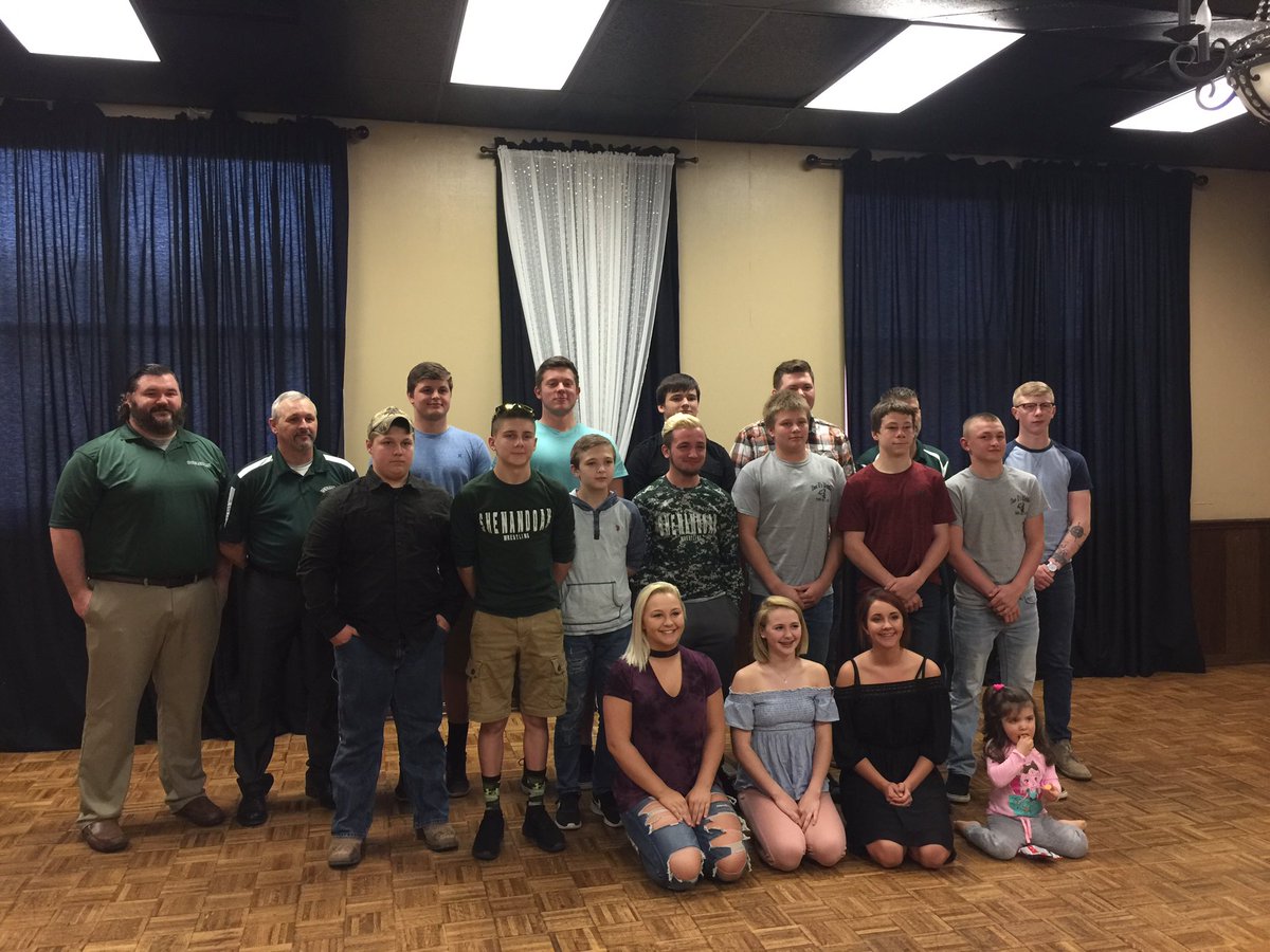 NobleLocal_SD's tweet photo. JDenius: Zep Wrestling celebrates a successful season, great things to come!! #getbettertoday #zeppride #hardworkp… https://t.co/9FUWWmDoxp