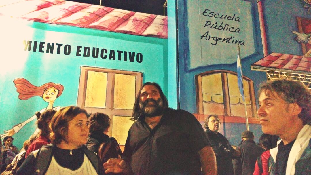 RobiBaradel's tweet photo. La Escuela Pública Argentina: Lucha, Resiste y Sueña. Sentimos el afecto y el apoyo de la Comunidad Educativa. https://t.co/6YiSk98TEp