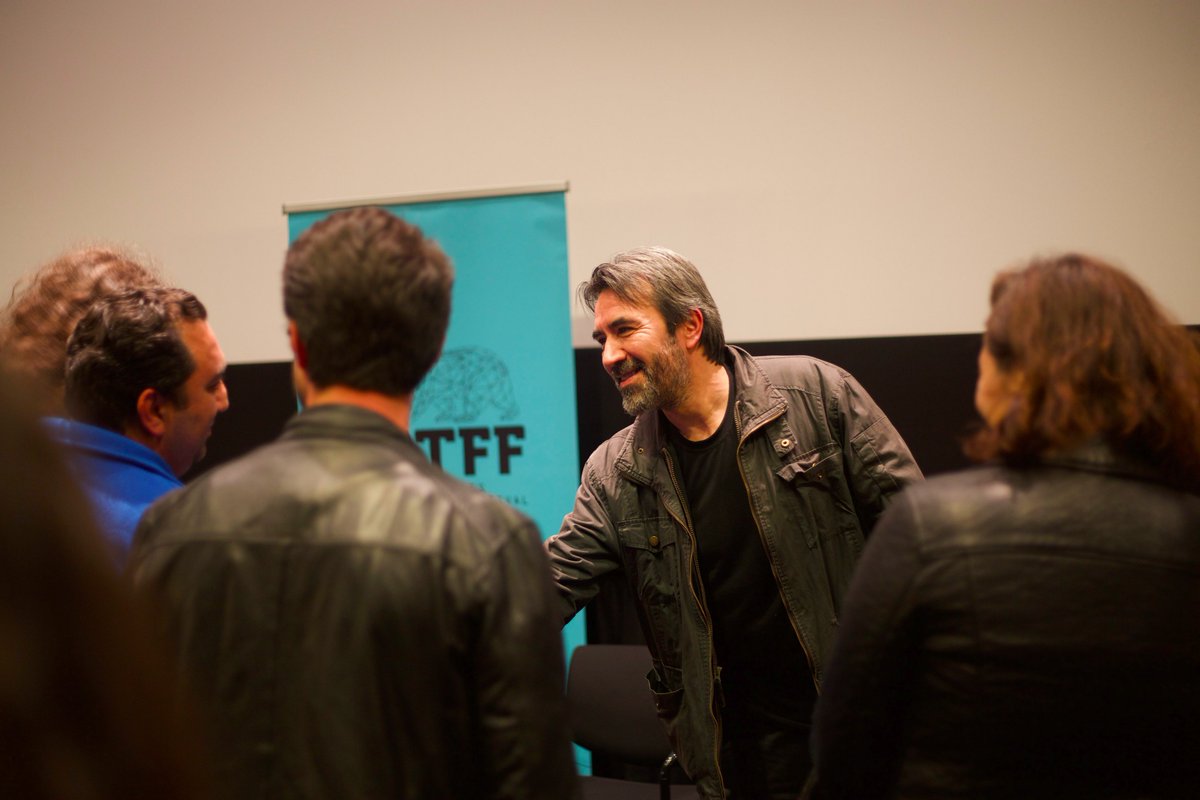 latffest's tweet photo. 5.LATFF @ZekiDemirkubuz Kor filmiyle açıldı. Salon tamamen doluydu. Sorular, cevaplar çok güzeldi. Çok mutluyuz. https://t.co/wJ8RYVrFOQ