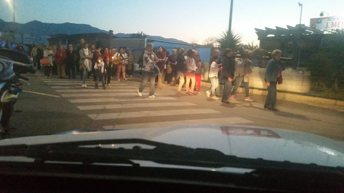 Via Crucis cristo del Cardon efectivos de #policialocal y #proteccioncivil de #alhaurindelatorre acompañan y velan por la seguridad