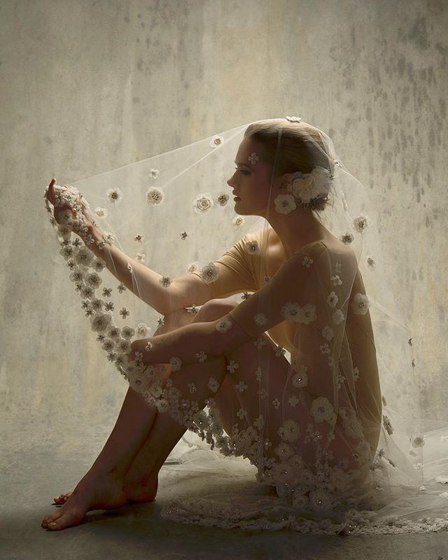 Perfect #bridal accessories are a must! #fashion #style #wedding #weddingwednesday 📷: <a href="/blossomveils/">Blossom Veils</a>