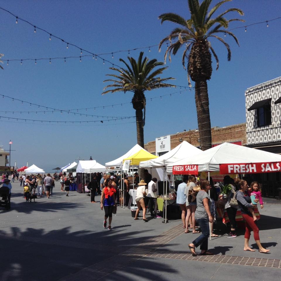 HermosaChamber's tweet photo. Enjoy a beautiful afternoon at the #HermosaBeach #FarmersMarket at Pier Plaza until 4pm! New hours starting April 19 from 1-6pm! #HBCCVB https://t.co/3vvIEYjlEk