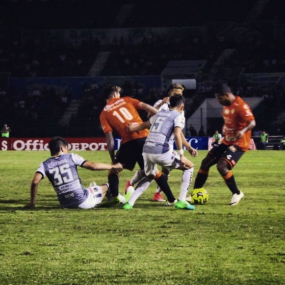 alter19delsur's tweet photo. ¡La lucha sigue, sigamos apoyando a nuestros Jaguares!

#martes de #futbol en la cueva del #jaguar https://t.co/1pSIj5fVzC