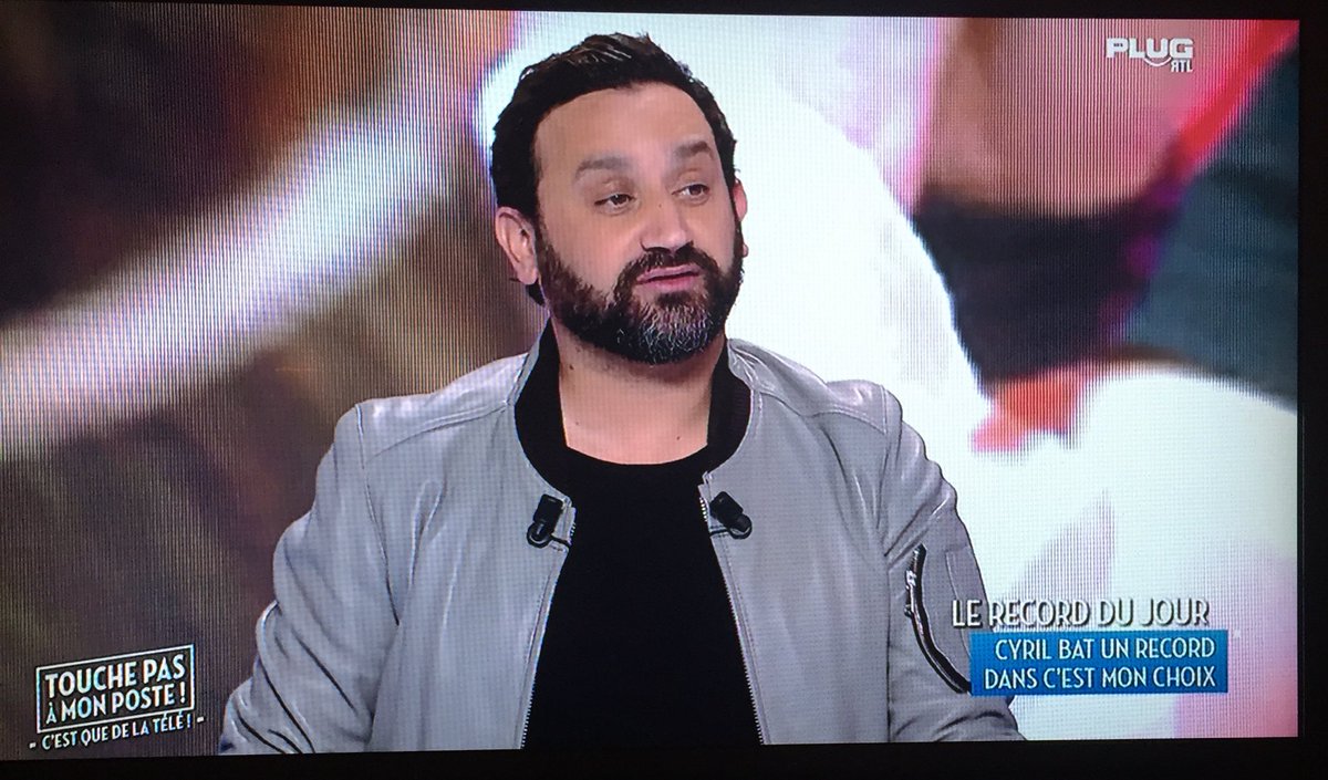 imSebG's tweet image. .@Cyrilhanouna j'adore ta veste 😍, elle vient d'où ? #bombers #fashion
