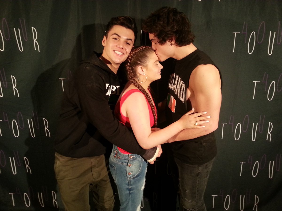effectivedolan's tweet photo. #thanks4ou for making this moment unforgettable and definitely the best time of my lifeβ₯ https://t.co/jDS9UFW3Ev