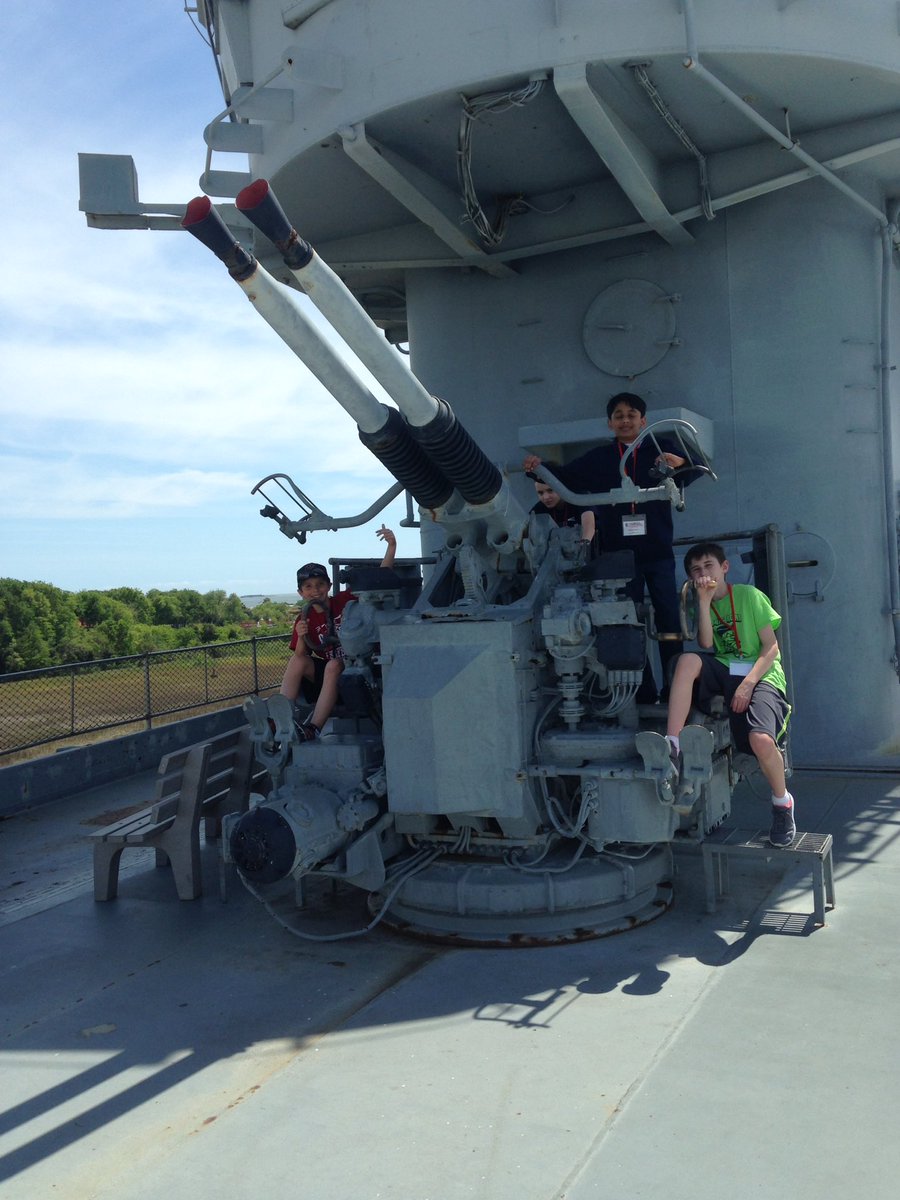 meskillscience's tweet photo. Exploring the USS Yorktown #hrmspatriots @hrmspatriot https://t.co/0jI6dBkdei