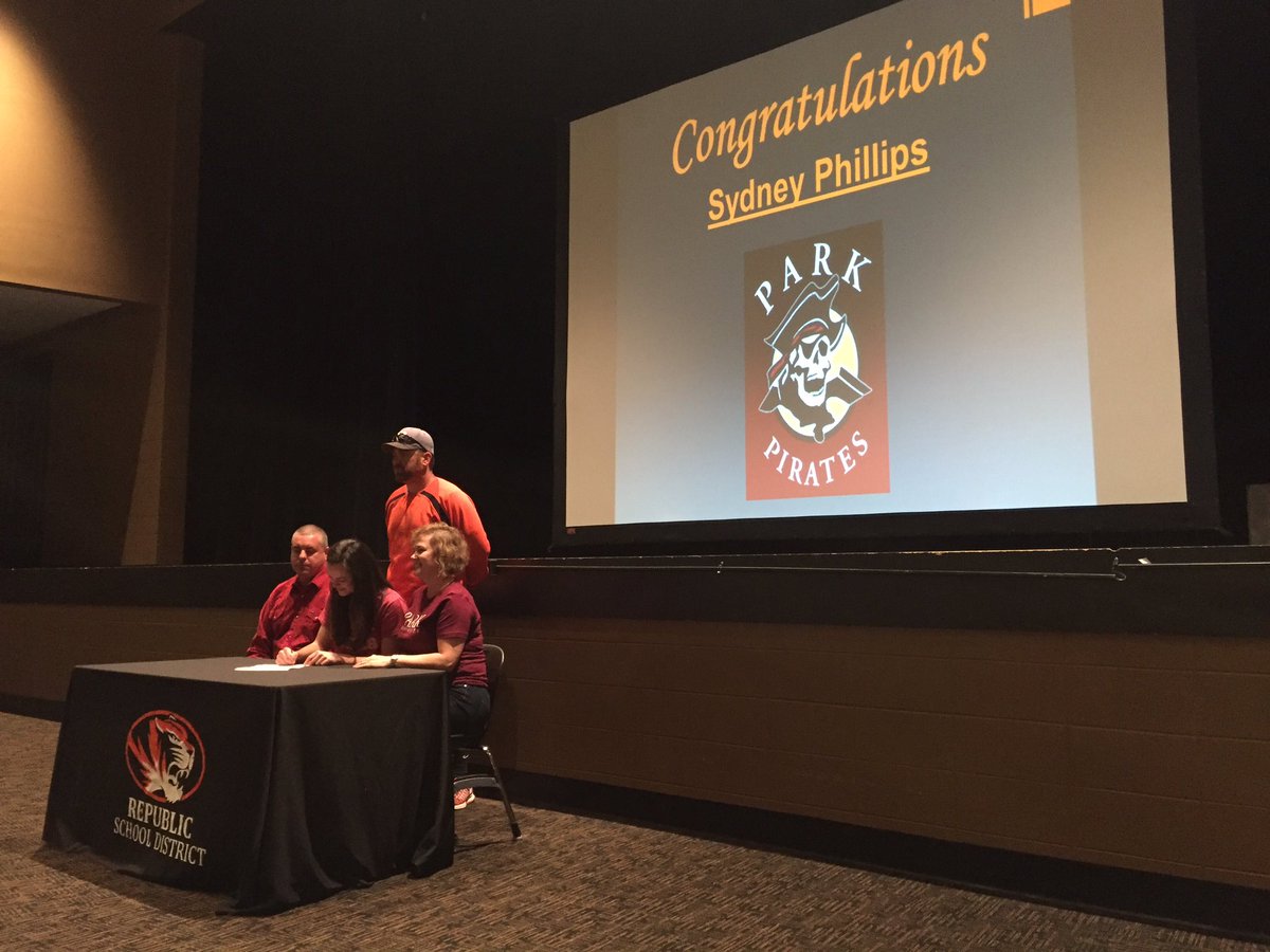 DrOverstreet_'s tweet photo. Congrats to Sydney Phillips for signing to play softball at Park University next year! #RepMOProud #RepMOStrong https://t.co/ZJsHl6jird