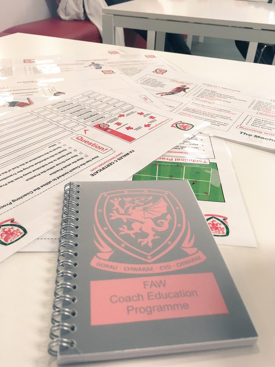 nicanderson27's tweet photo. Good night on @FAWCoachEd C Certificate Mentoring Night @LlandudnoFC Coaches having hands on delivery experience tonight ⚽️👍🏻 https://t.co/LqwBM27ExJ