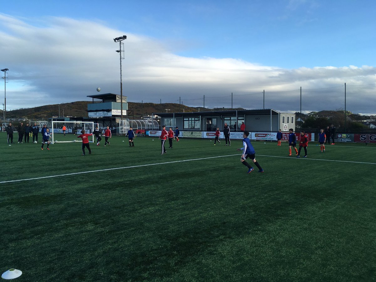 nicanderson27's tweet photo. Good night on @FAWCoachEd C Certificate Mentoring Night @LlandudnoFC Coaches having hands on delivery experience tonight ⚽️👍🏻 https://t.co/LqwBM27ExJ