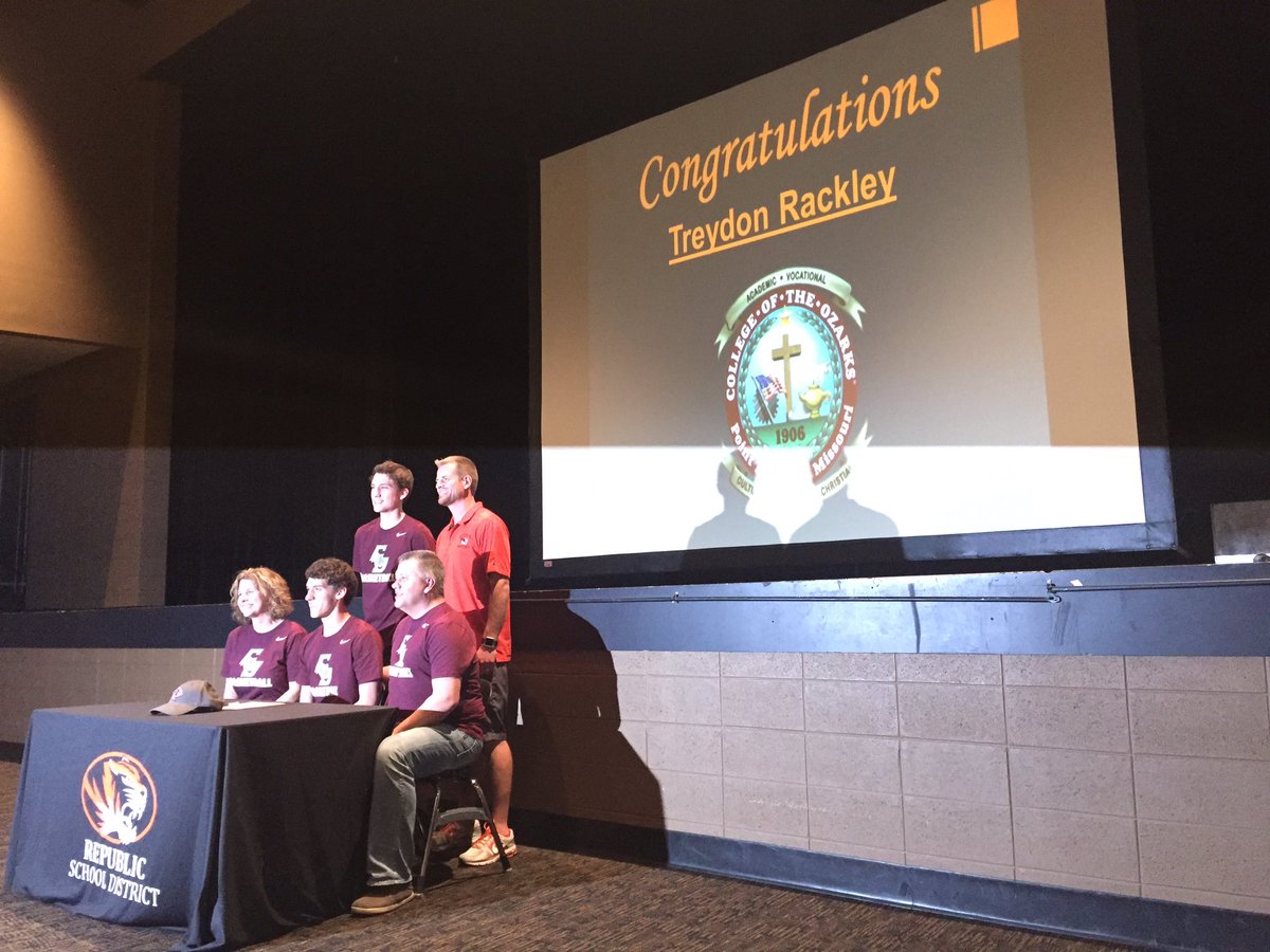 DrOverstreet_'s tweet photo. Congrats to Treydon Rackley for signing to play basketball at College of the Ozarks next year! #RepMOProud #RepMOStrong https://t.co/JZFntt4mBn