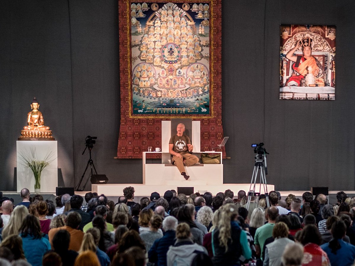 Lama Ole Nydahl opens the 5th annual "Diamond Way German Course" in Kassel tonight. #Buddhismus