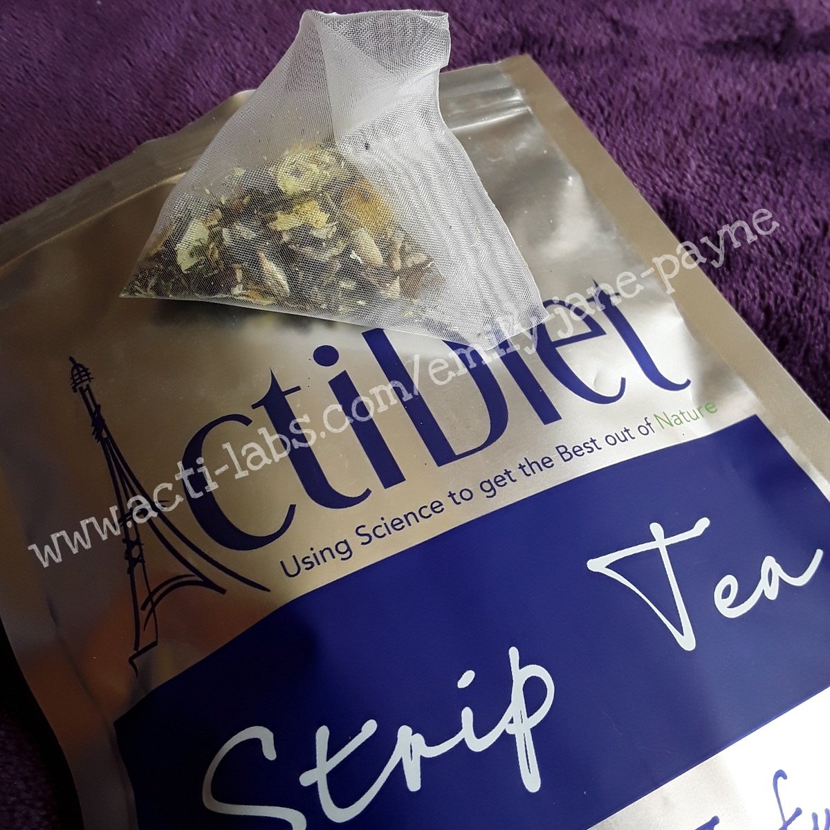 sheerserenity8's tweet photo. Our Strip Tea looks lush!Smells lush!Sit back and relax, detox.
#timefortea #detox #toxify #organic #infusion #enjoy #relax #getyourstoday https://t.co/l02s6FoUwF