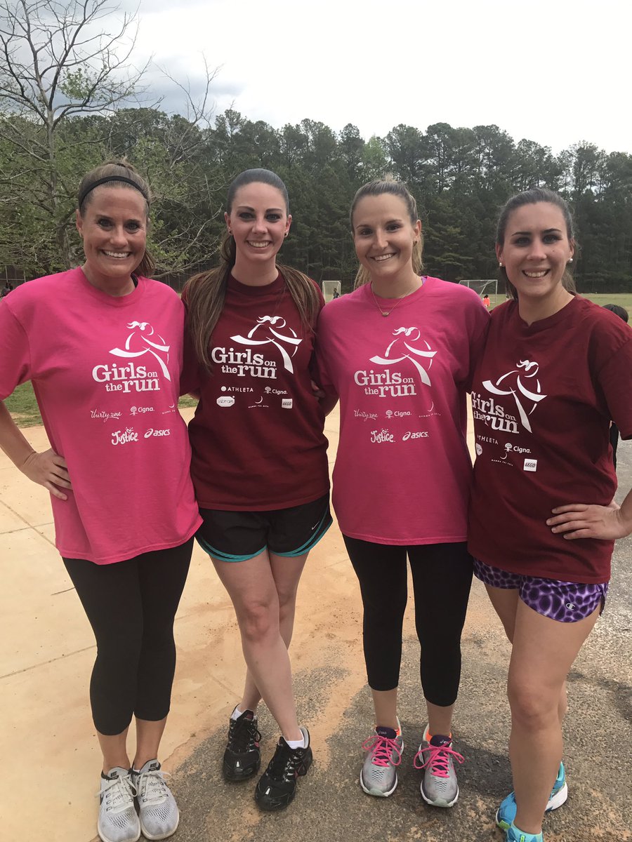 Kincaid3rdgrade's tweet photo. Way to go Girls on the Run! #above&amp;beyond @CollinsESOL @msbreyel @haustinsclass @msDensmoreDE #gameondolvin @DolvinES https://t.co/v5PvfkBAgq