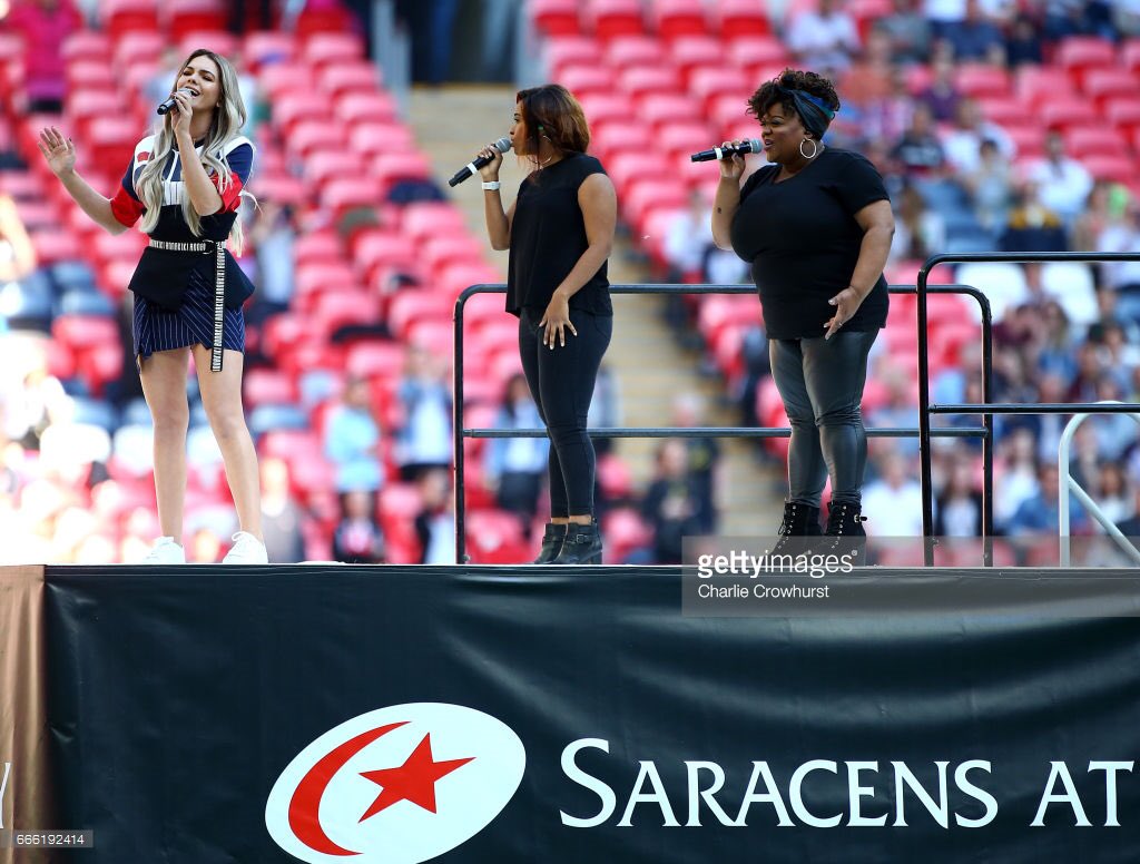 Louisa_Updates's tweet photo. Louisa performing at Saracens v Harlequins - Aviva Premiership in London, England (08/04/17) https://t.co/doVZtF6nqv