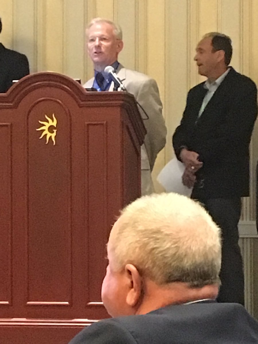 Quam_Trenchless's tweet photo. Excellent presentation by @ppasko1, @SEHinc and Jeff Oliver, City Engineer, Golden Valley, MN at the @_NASTT #NoDigDC2017 https://t.co/hMLgjCOMbx