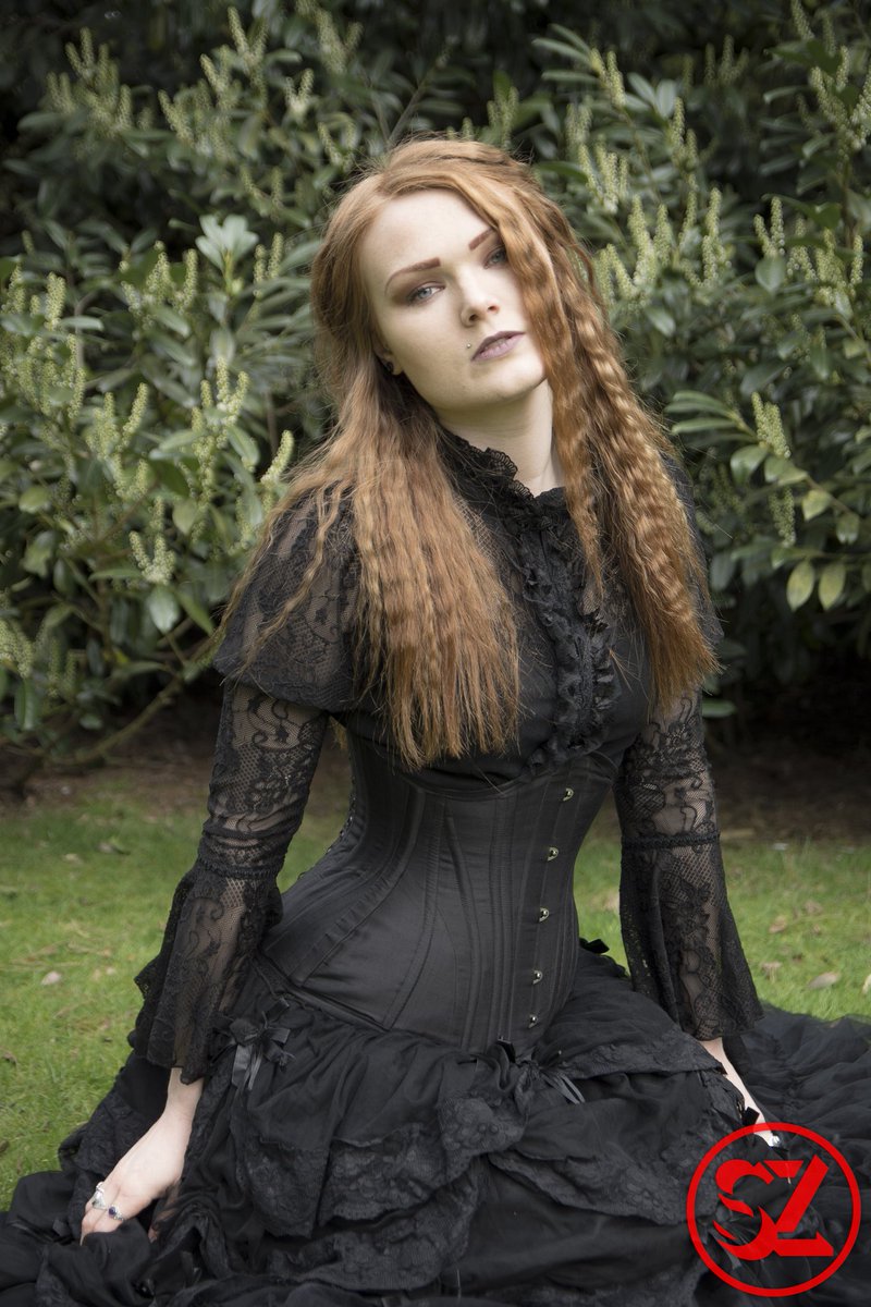 SZCreativeUK's tweet photo. A portrait shoot from yesterday. @Gingerfacemodel #victorian #goth https://t.co/hRDDiJ7UrQ
